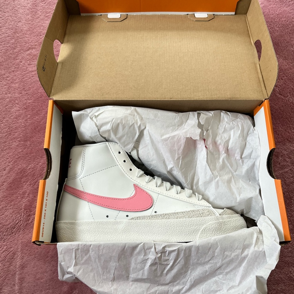 Nike Women's Sneakers - White and Pink